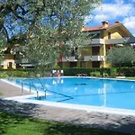 Discovery Flat With Pool & Bikes