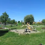 Discovery Flat With Pool & Bikes *