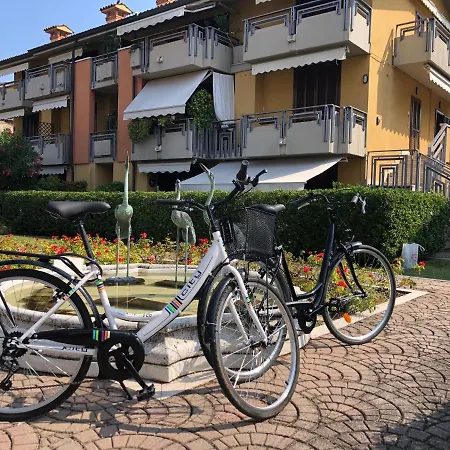 Discovery Flat With Pool & Bikes