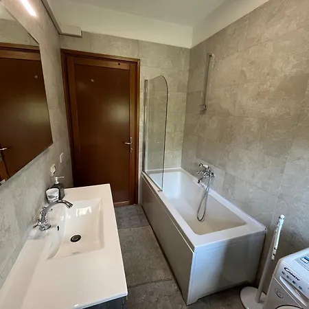 Discovery Flat With Pool & Bikes *